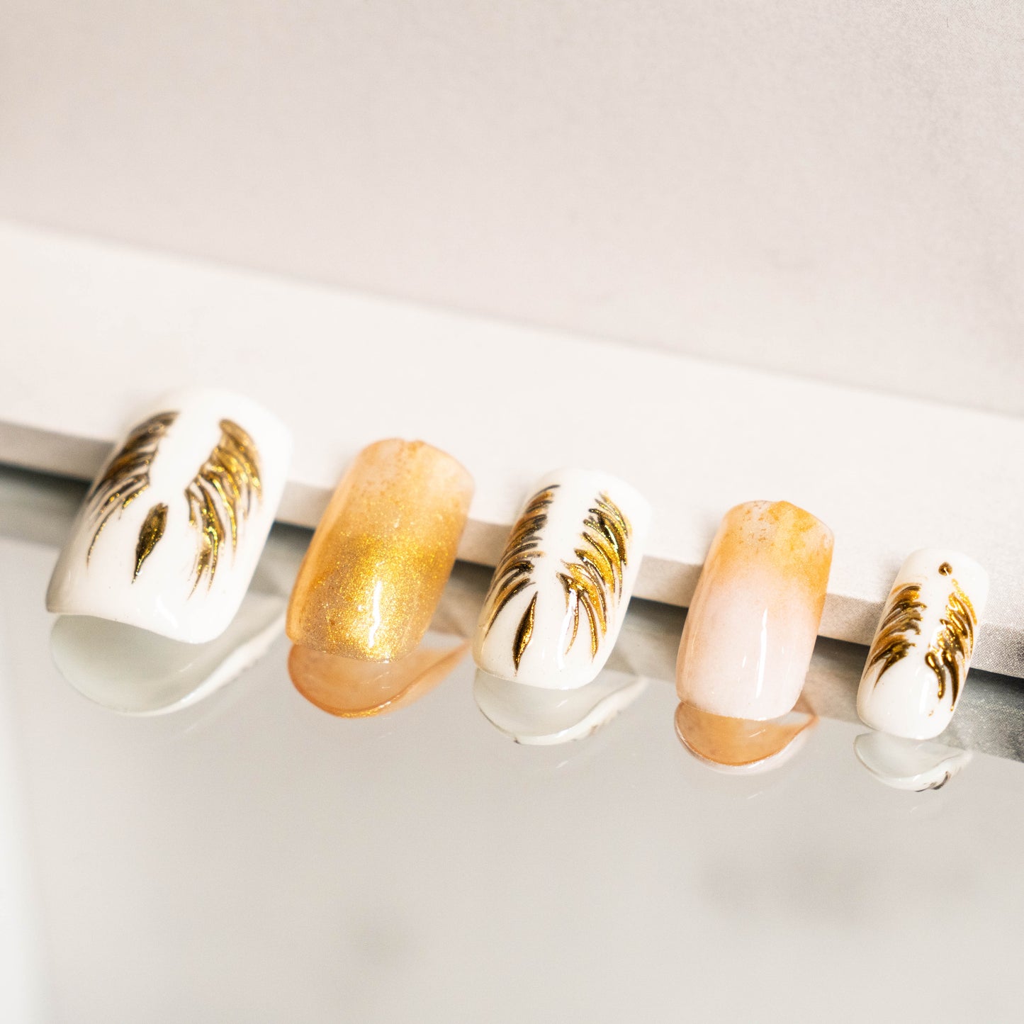 Golden Feathers Elegance Press On Nail
