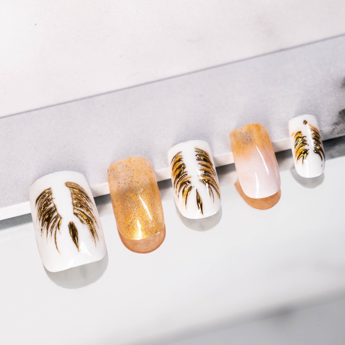 Golden Feathers Elegance Press On Nail
