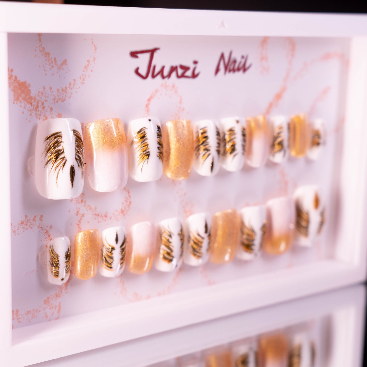 Golden Feathers Elegance Press On Nail