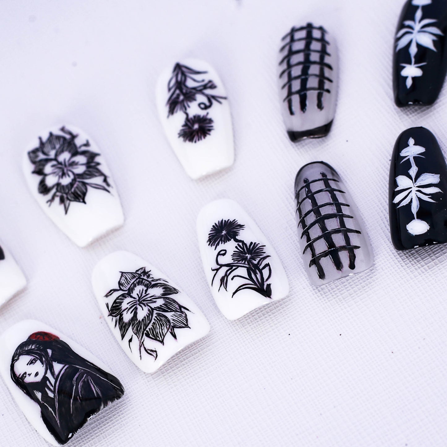 Geisha Noir Press On Nail
