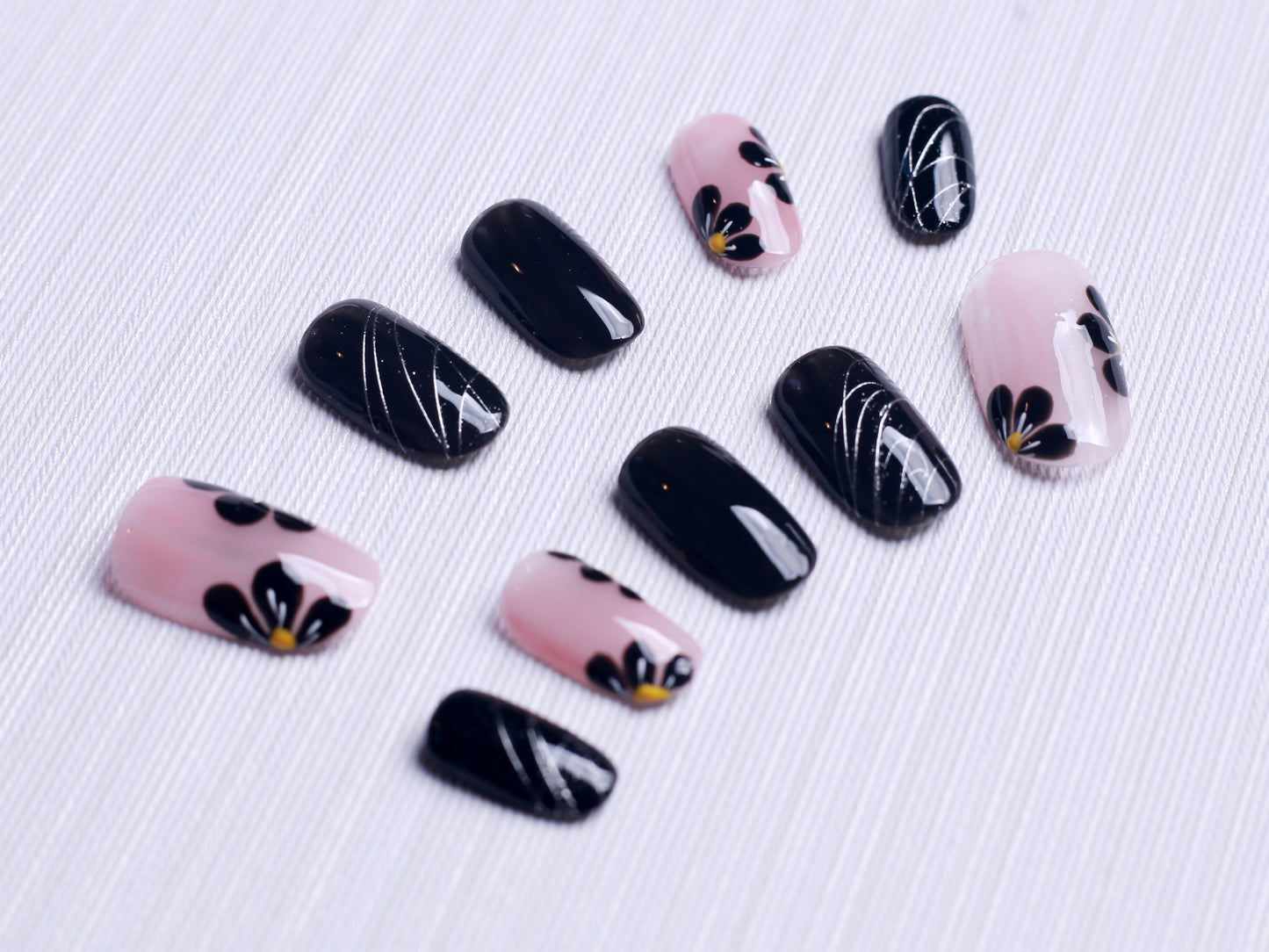 Black French Daisy Press On Nail